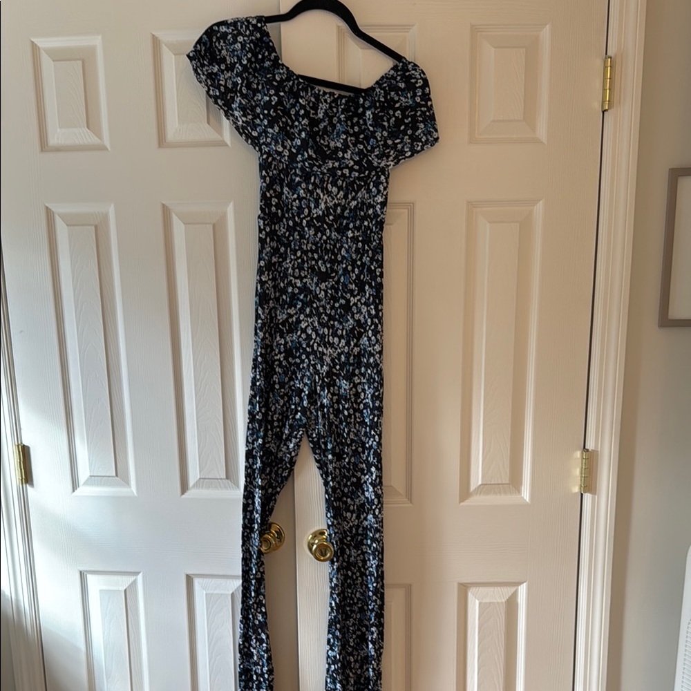 Stylish Off-Shoulder Jumpsuit in Black and White
